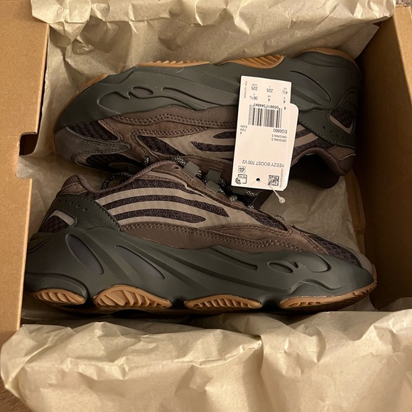 Adidas Yeezy Boost 700 V2 ‘Geode’ 🪨 - Picture 2 of 10